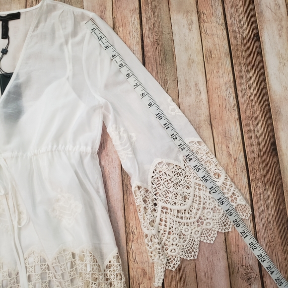 🆕️ BCBGMAXAZRIA Scalloped Embroidery Top Size S - Picture 11 of 15